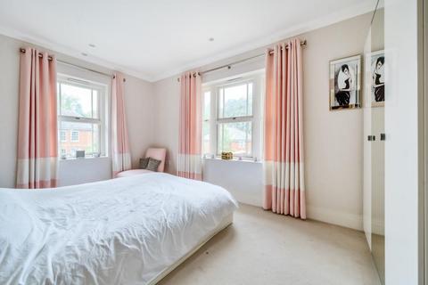 25 Llanvair Close, Ascot, SL5 9HX