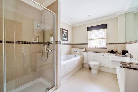 25 Llanvair Close, Ascot, SL5 9HX