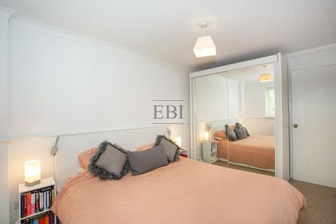 3 bedroom terraced house for sale, Plimsoll Close, London, E14