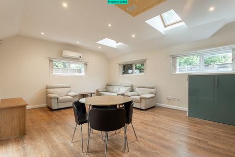 1 bedroom bungalow to rent, 5 Hamilton Road Mews, London, SW19