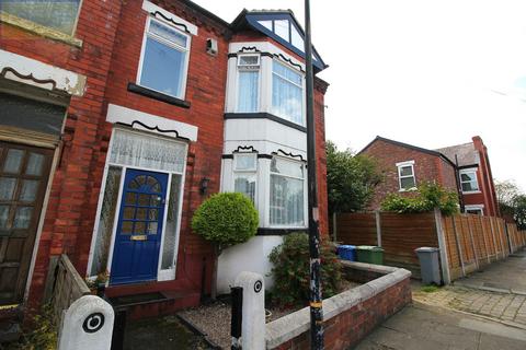 3 bedroom end of terrace house for sale, Bromley Avenue, Flixton