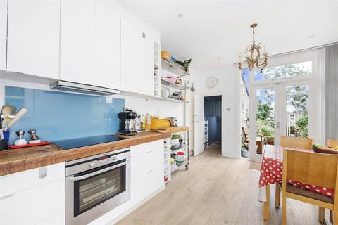 15 Wallbutton Road, London, SE4 2NX