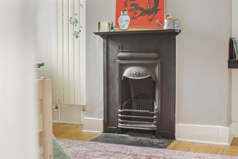 15 Wallbutton Road, London, SE4 2NX