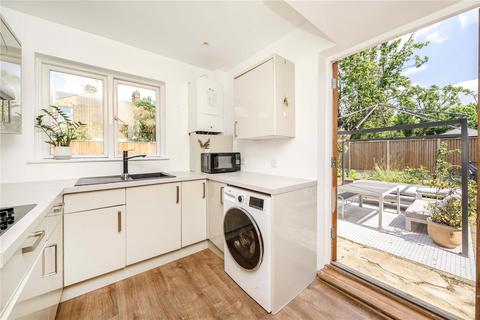 8 Meretone Close, London, SE4 2HF