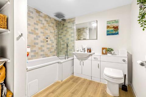 9a Floyd Road, London, SE7 8AY