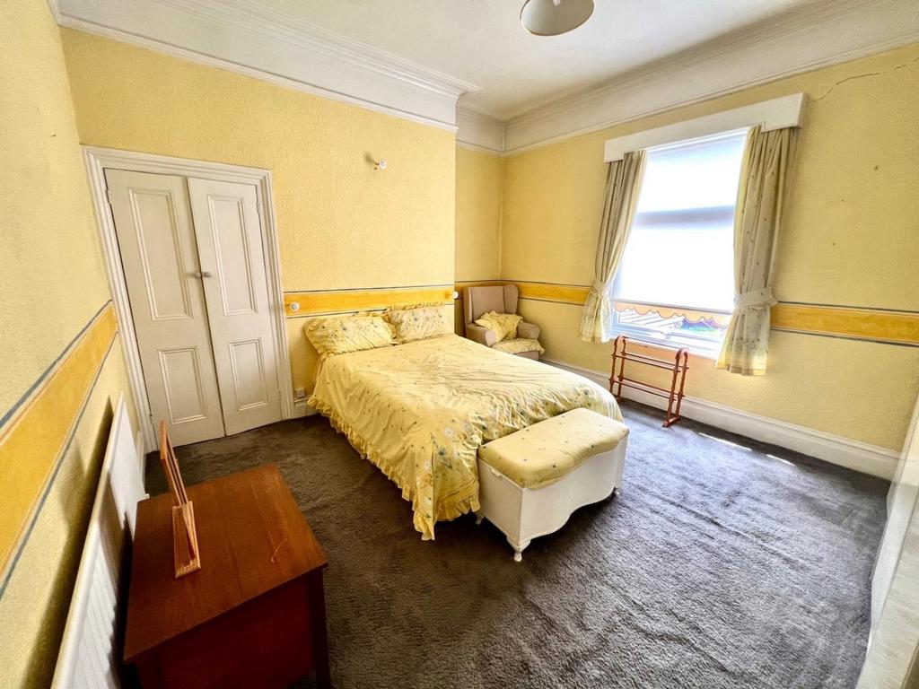 22 arnclifee gardens- bedroom