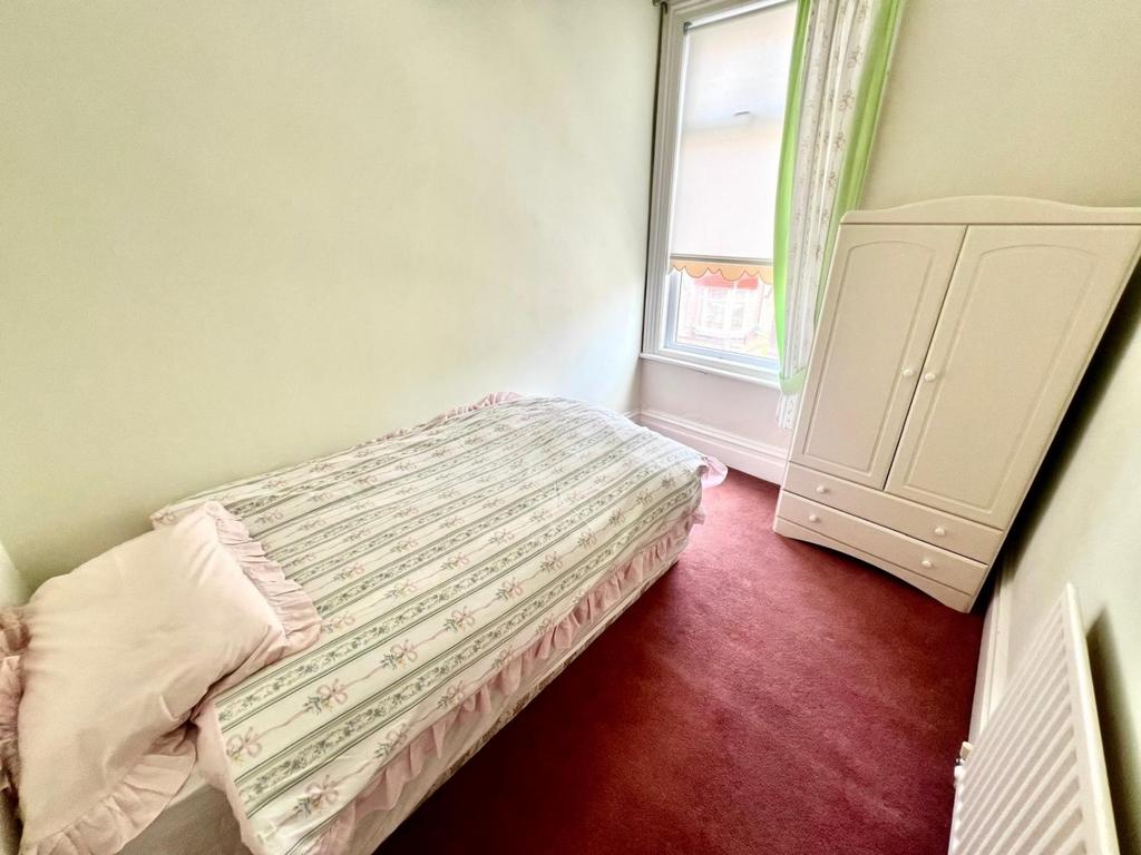 22 arncliffe gardens-bed 3