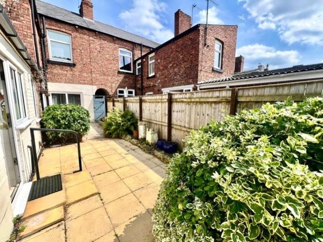 22 arncliffe gardens-patio