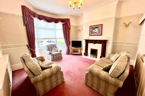 3 bedroom terraced house for sale, Arncliffe Gardens, Park Road