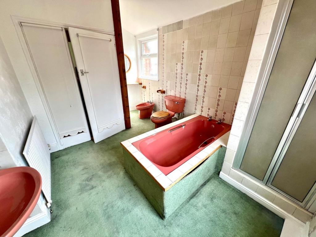 22 arncloffe gardens0bathroom 1