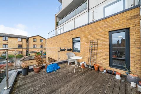 2 bedroom flat to rent, Mantle Road London SE4