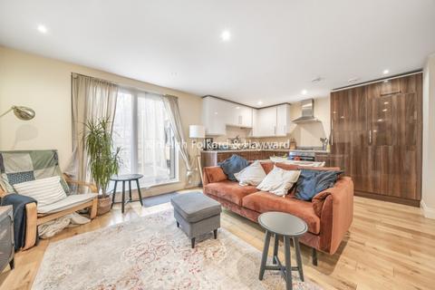 2 bedroom flat to rent, Mantle Road London SE4