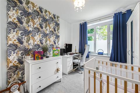 2 bedroom apartment for sale, Robins Court, Chinbrook Road, London, SE12