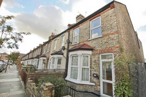 3 bedroom house to rent, Blunts Road, Eltham, SE9