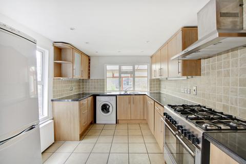 3 bedroom house to rent, Blunts Road, Eltham, SE9