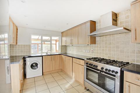 3 bedroom house to rent, Blunts Road, Eltham, SE9