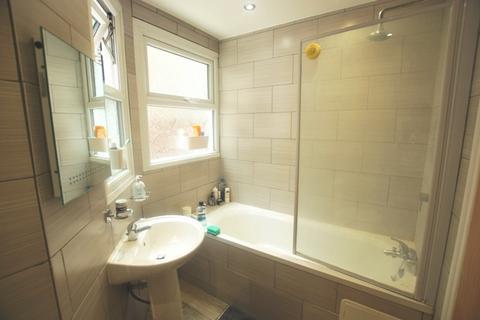 4 bedroom apartment to rent, Wightman Road, London N8