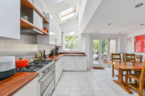 4 bedroom end of terrace house for sale, Ferndale Road, Clapham North, London, SW9