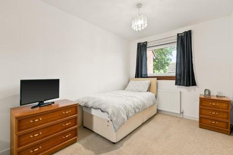 22 Broomfauld Gardens, Dumbarton, G82 2LB
