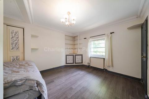 Studio to rent, Adelaide Road, Chalk Farm NW3