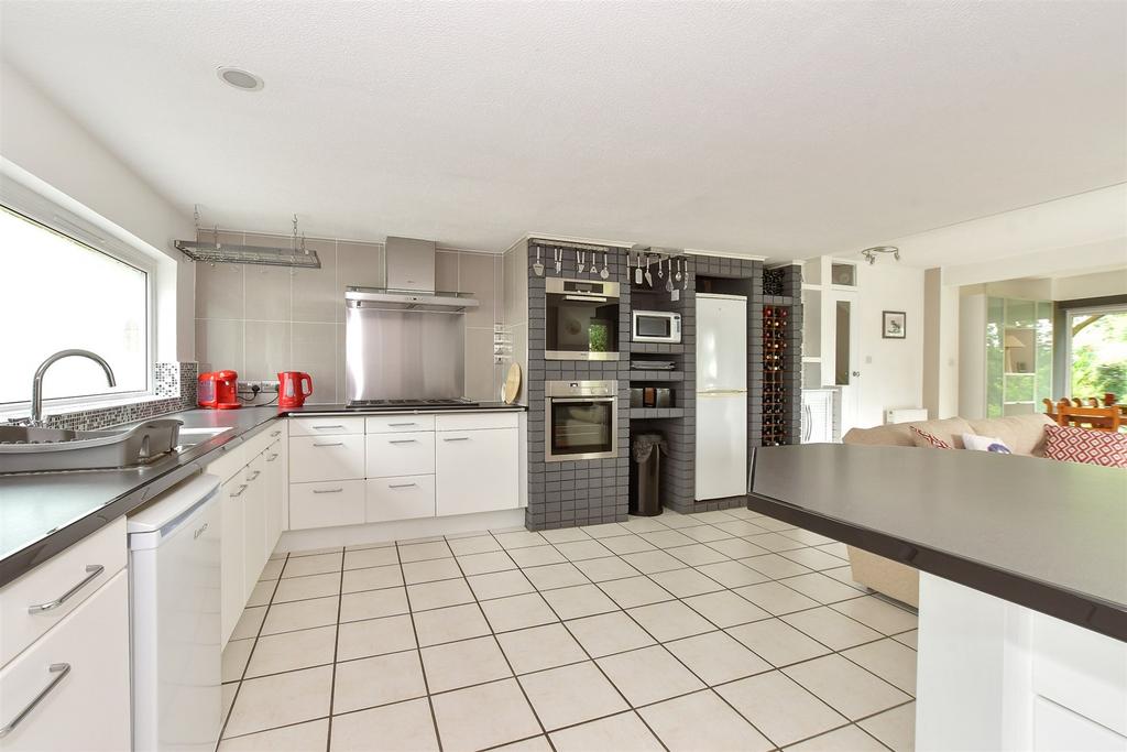 Kitchen/ Dining Room