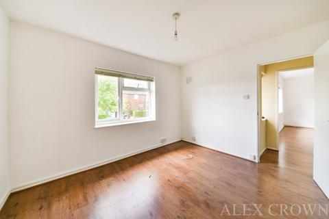 9 Dunmow Close, Loughton, IG10 3AS