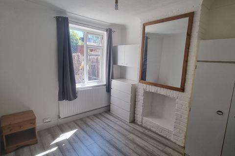 1 bedroom in a house share to rent, St. Margarets Terrace, Plumstead