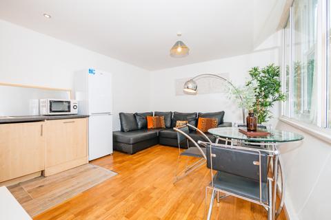 2 bedroom flat to rent, Hilton Street, M1 2EH