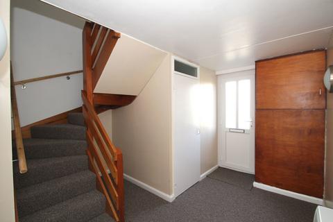 2 bedroom maisonette to rent, Cornwell Close, Gosport PO13