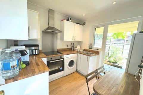 2 bedroom terraced house to rent, Pipewell Road, Surrey, SM5