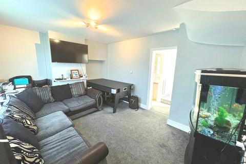 2 bedroom terraced house to rent, Pipewell Road, Surrey, SM5