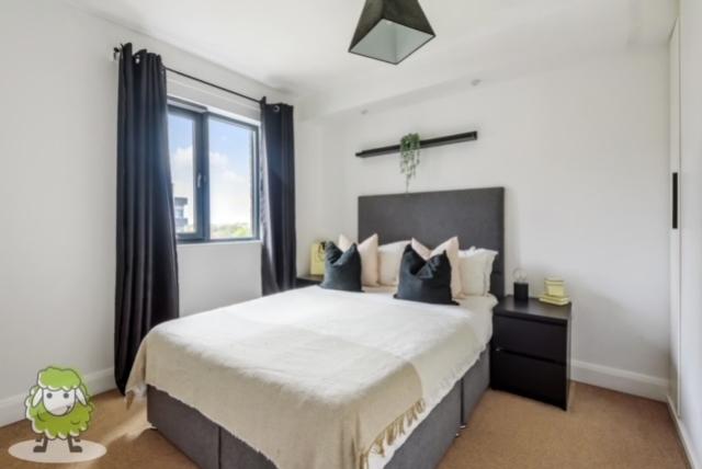 CR0 - Bedroom