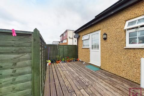 2 bedroom maisonette for sale, Halsbury Road East, Northolt, Middlesex, UB5