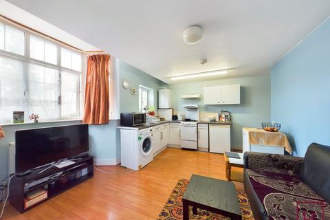 2 bedroom maisonette for sale, Halsbury Road East, Northolt, Middlesex, UB5