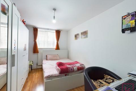 2 bedroom maisonette for sale, Halsbury Road East, Northolt, Middlesex, UB5