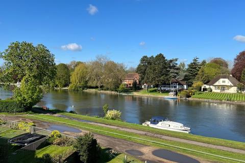 2 bedroom apartment for sale, Nutbourne Court Riverside Road, Staines-upon-Thames, Surrey, TW18