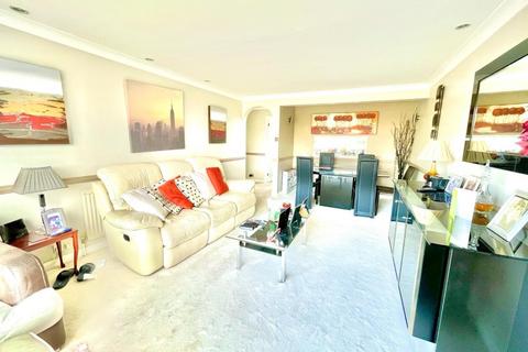 2 bedroom apartment for sale, Nutbourne Court Riverside Road, Staines-upon-Thames, Surrey, TW18