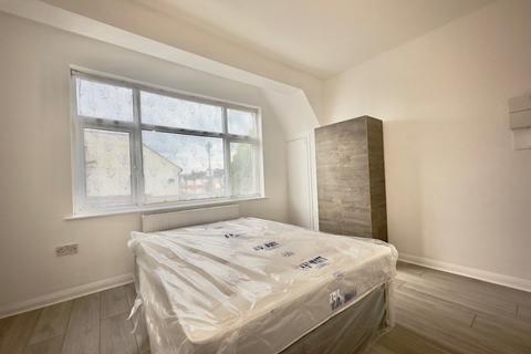 Studio to rent, Edgehill Road, MITCHAN, TOOTING, LONDON, CR4 2HU