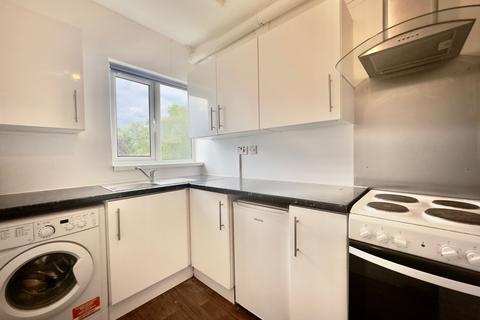 Studio to rent, Edgehill Road, MITCHAN, TOOTING, LONDON, CR4 2HU