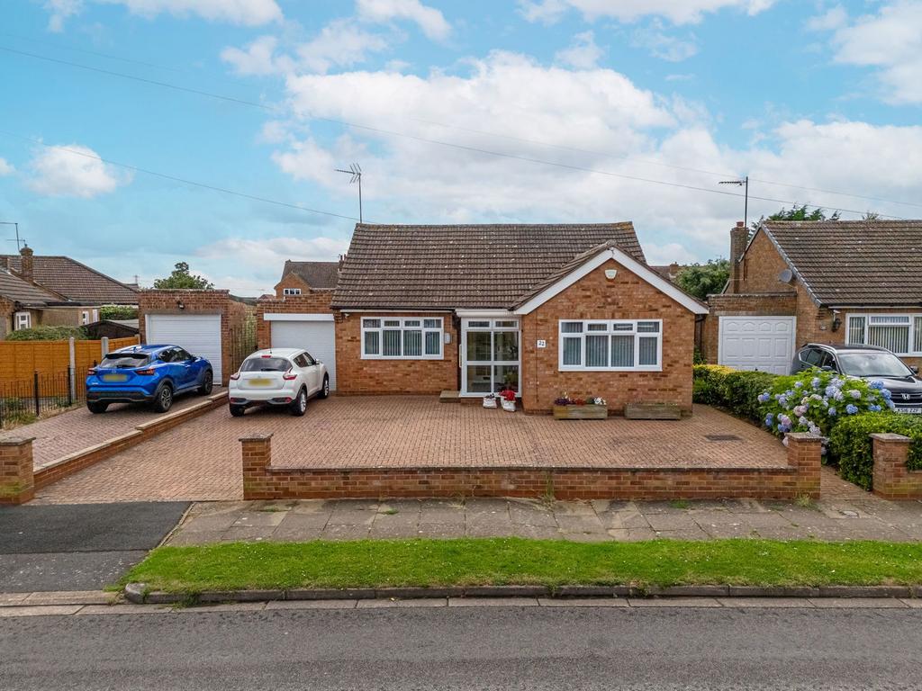 Westhill Drive, Kettering NN15 3 bed detached bungalow for sale £385,000