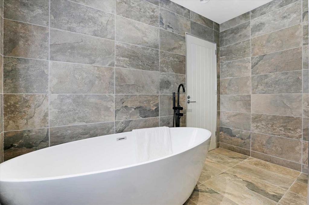 En-Suite (2)