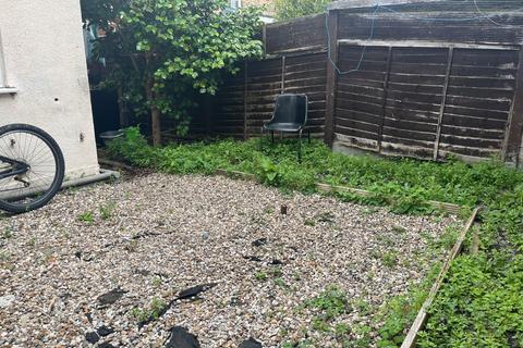 65 Edwin Street, Gravesend, DA12 1EL