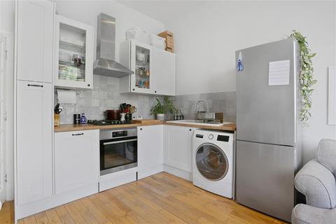 2 bedroom flat for sale, Tufnell Park Road, London