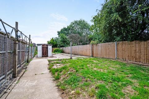 3 bedroom semi-detached house for sale, Whetstone Road, London, SE3