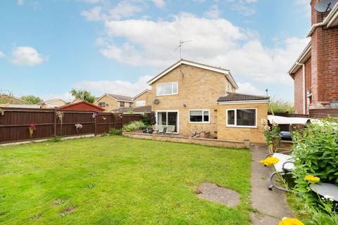 13 Andrew Way, Lowestoft, NR33 8PY