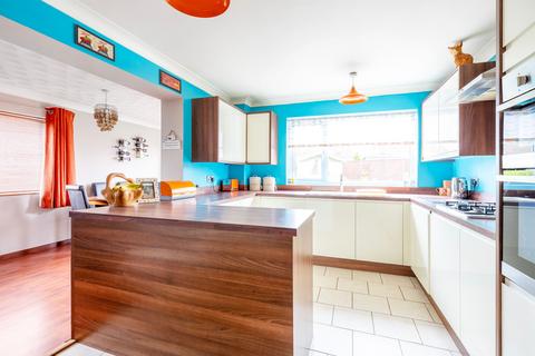 13 Andrew Way, Lowestoft, NR33 8PY