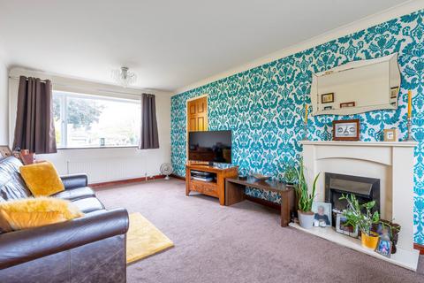 13 Andrew Way, Lowestoft, NR33 8PY
