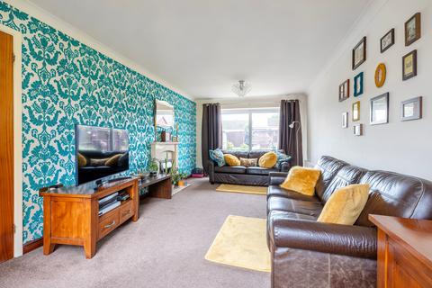 13 Andrew Way, Lowestoft, NR33 8PY