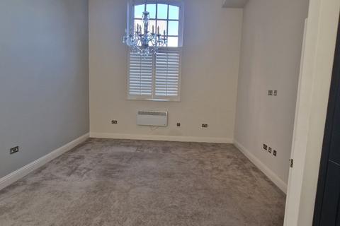 2 bedroom flat to rent, Lichfield Road, Sutton Coldfield, West Midlands, B74