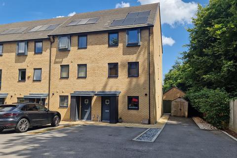12 Divot Way, Basingstoke, RG24 9YE